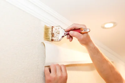 Pose de papier peint à Oyré — revêtements muraux et toiles de verre